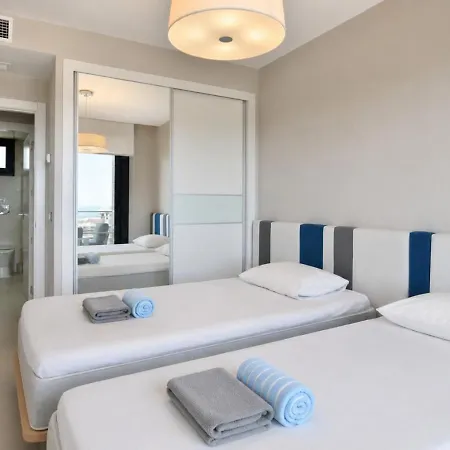 Infinity View Penthouses By Nras * 아레날레스 델 솔